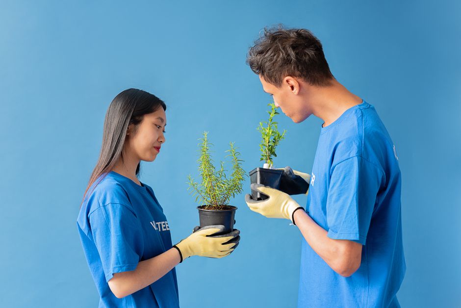 Volunteers working together
